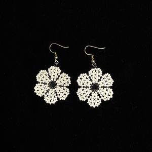 Flower Earrings made of Shakira stones